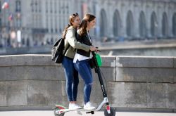 离谱？萨巴伦卡送70个UE！颁奖礼哭成泪人：痛苦！生涯最糟糕决赛